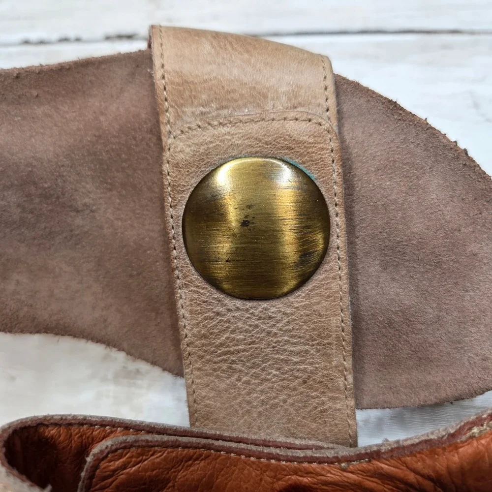 Taos 3209 Wedge Sandal Medallion Ankle Strap Women 38 Tan Leather